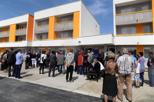 Девенпорт уручио кључеве избеглицама: Дом за 36 породица